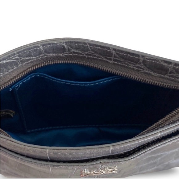 Y2K VTG Coach Ltd Ed. Madison Embossed Crocodile
Leather Medium Wristlet | 46630 - Picture 7 of 14